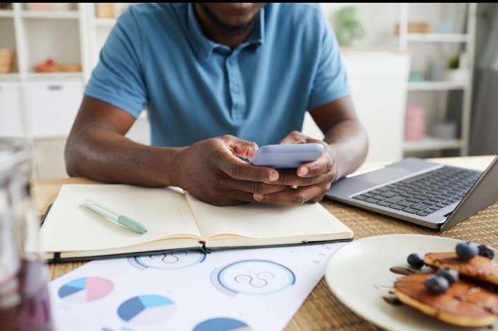 Chat With Lonely People on StarHela Agencies: Building Connection and Support Online 1